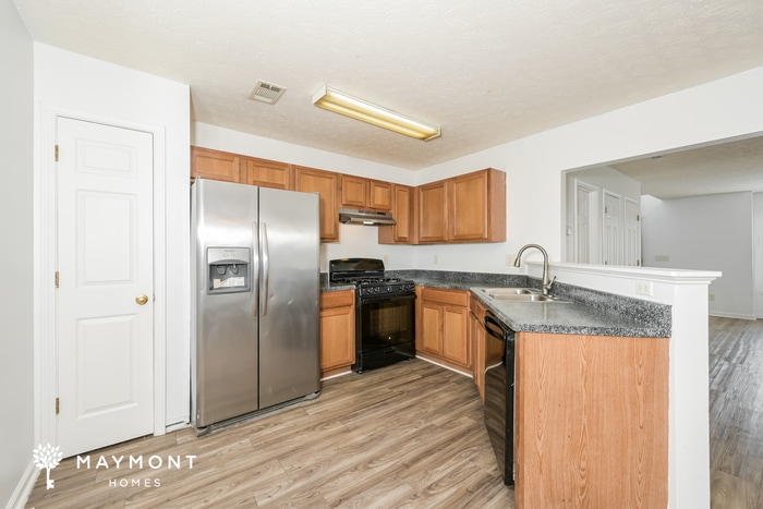 Building Photo - 2040 Manhattan Pkwy