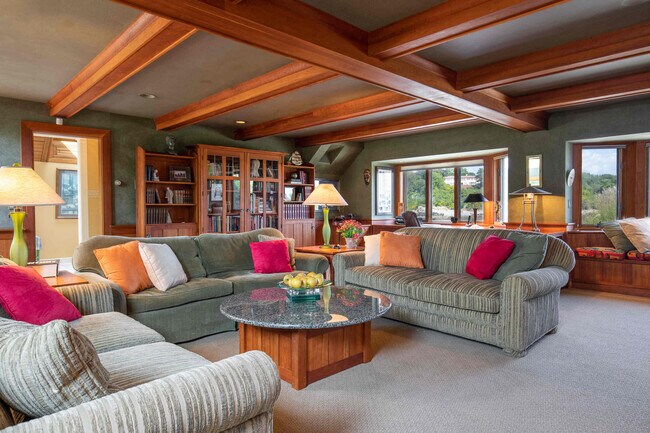 Building Photo - 32 Lock Ln