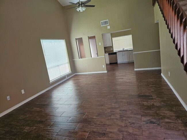 Building Photo - 2307 Edgedale Dr