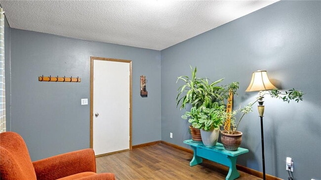 Building Photo - Spacious 4-Bedroom Home with Fenced Yard, ...