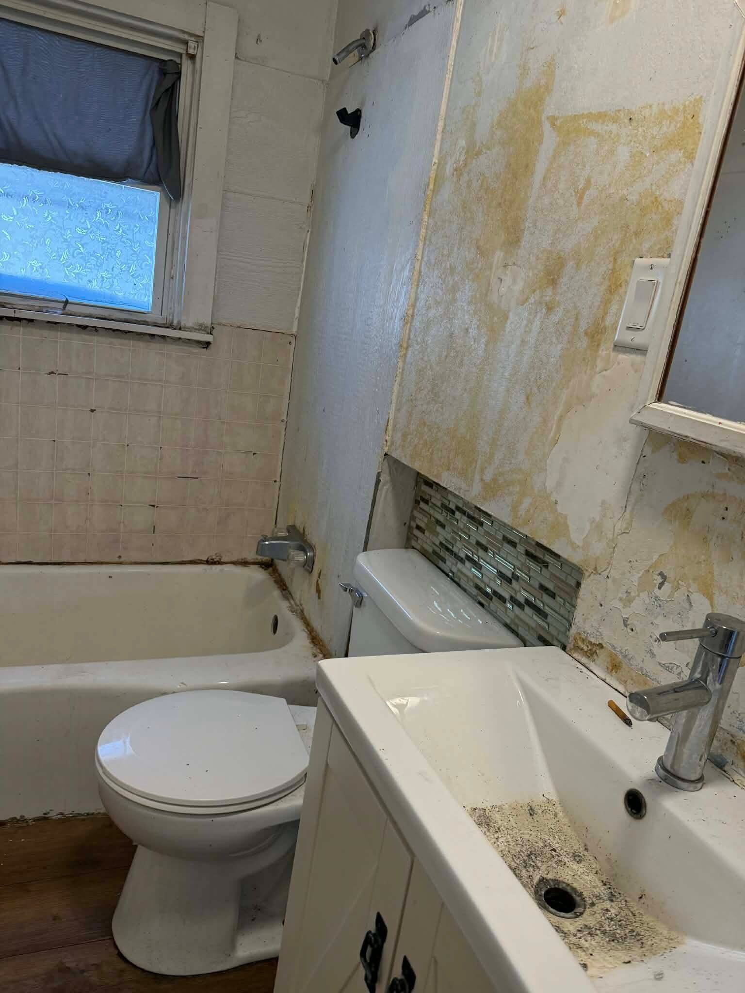 Building Photo - 1305 E Whitmer St