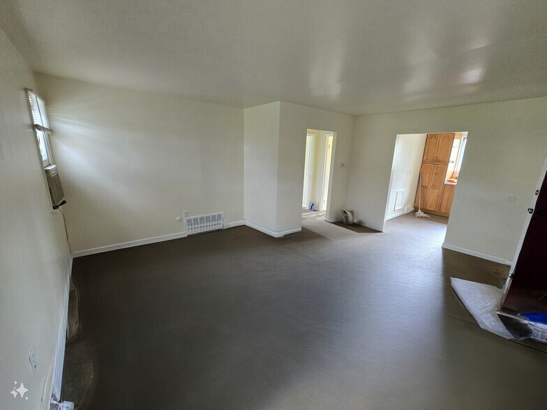 Building Photo - 2218 Hamilton Avenue