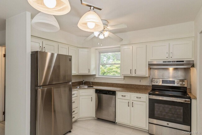 Building Photo - 22 Central St