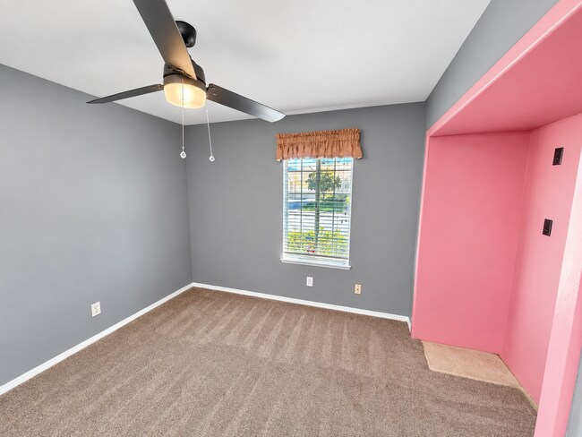 Building Photo - 760 Lake Front Dr