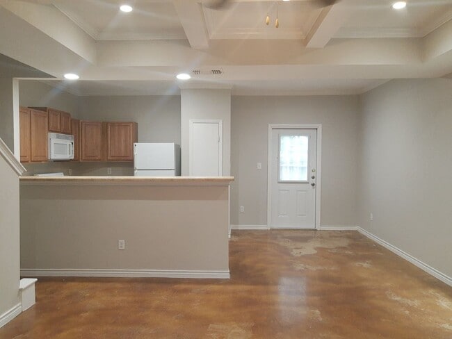 Building Photo - Garden at Summit * 3 Bedroom Townhome w/small backyard and 1-car direct access garage