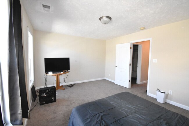 Building Photo - Coming Soon~ 3 Bedroom 2.5 Bathroom Townhome~ Large Corner Lot