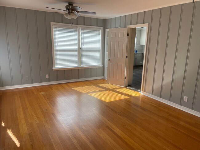 Building Photo - Remodeled Broadmoor Beauty