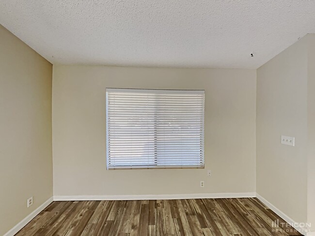 Building Photo - 2343 Lone Pine Dr