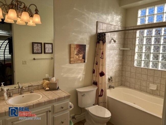 Building Photo - Fully Furnished Home