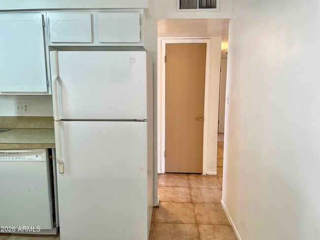 Building Photo - 949 W Parkway Blvd