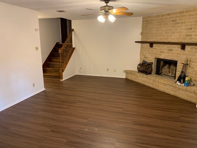 Building Photo - 9100 Tourney St