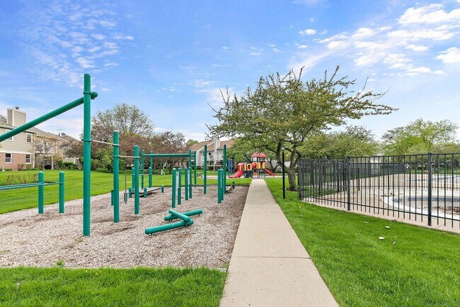 Building Photo - 2838 Meadow Ln