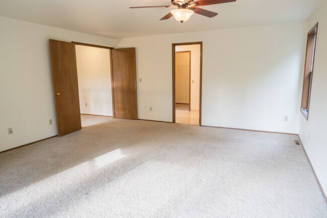 Building Photo - 4bd/2.5ba Sammamish Home