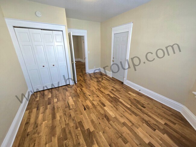 Building Photo - 821 48th St