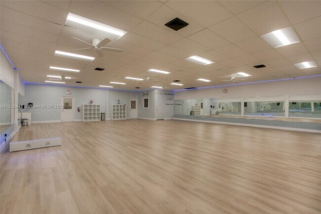 Building Photo - 16491 Blatt Blvd