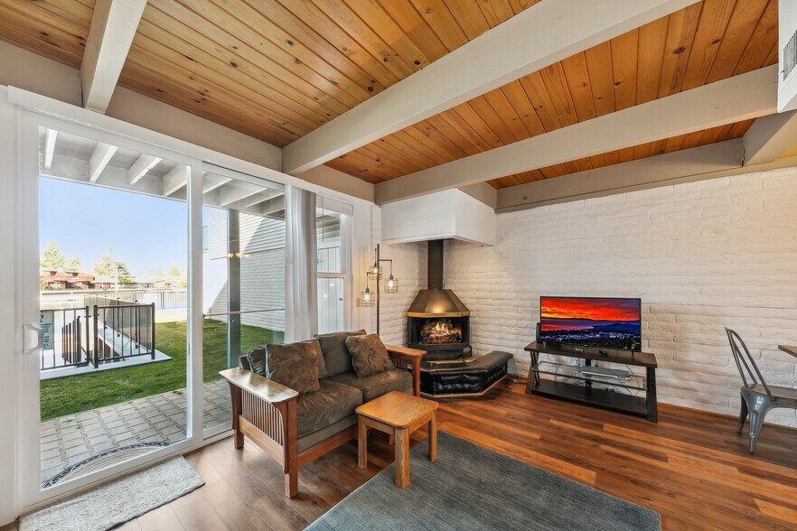 Building Photo - 439 Ala Wai Blvd