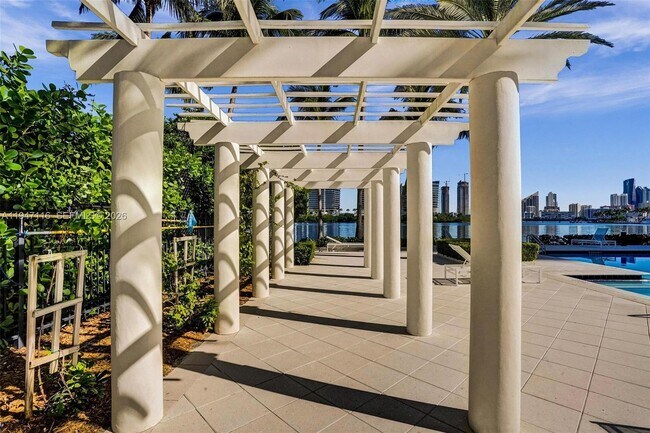 Building Photo - 3155 NE 184th St