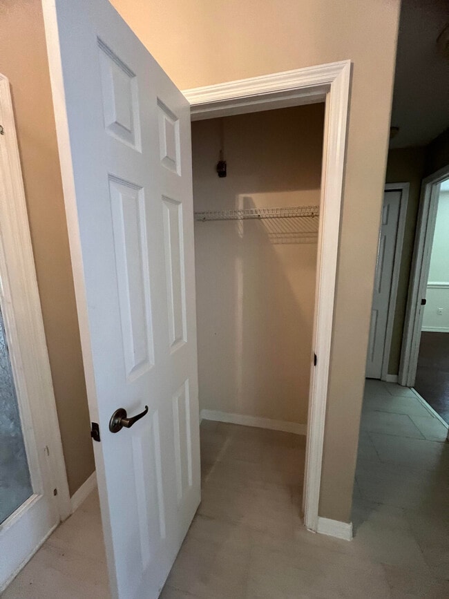 Building Photo - 1851 Abbeyridge Dr