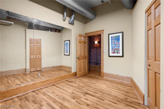 Building Photo - 1667 E 40th St