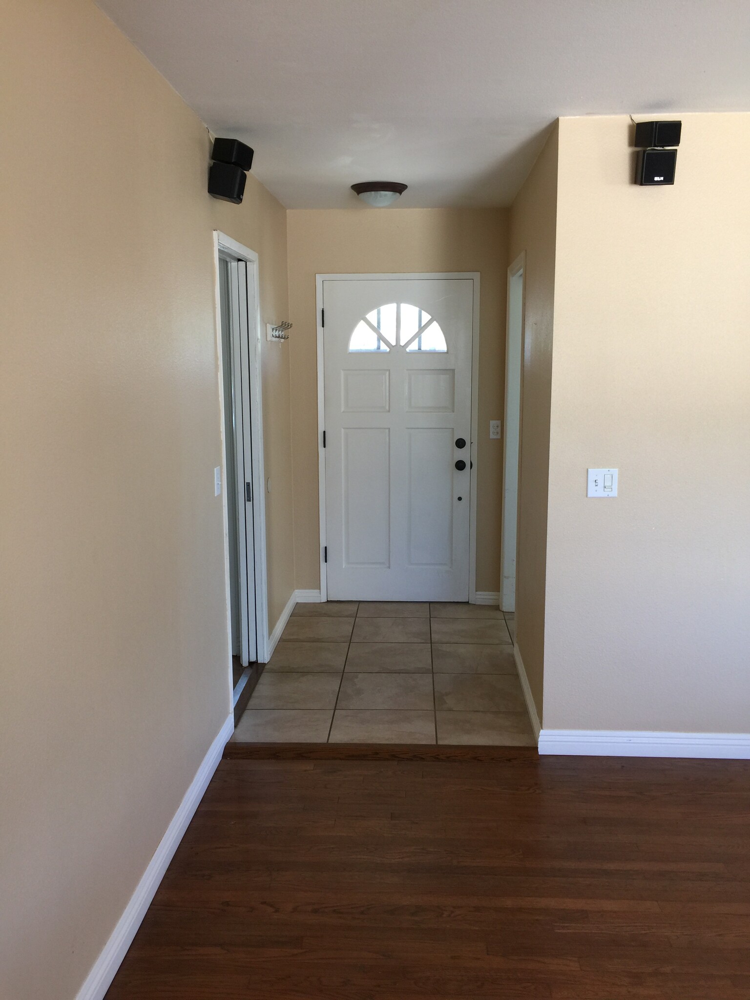 Entryway - 1712 E Broadway