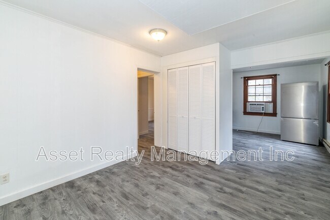 Building Photo - 5501 Lake Shore Dr