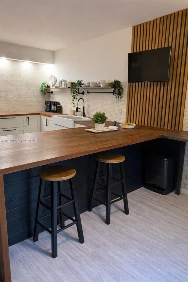 Building Photo - 283 Woodland Rd