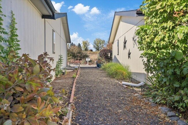 Building Photo - South Sunny Creek Circle