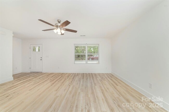 Building Photo - 213 Rosemont Ave