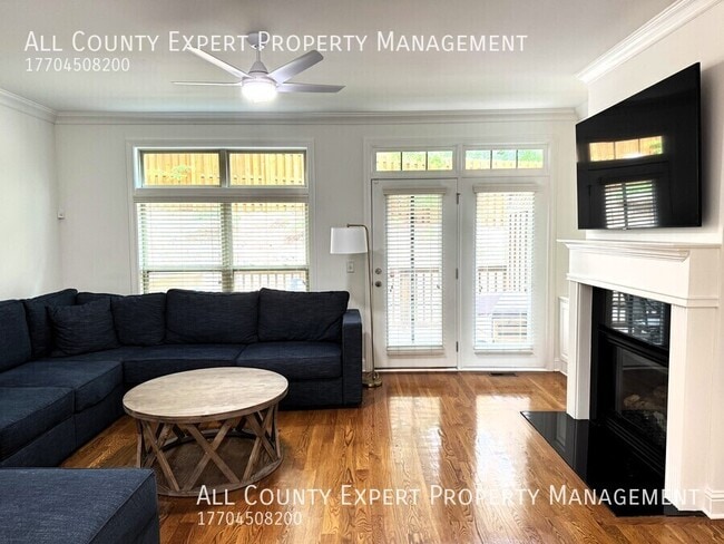 Building Photo - 4858 Lamoyne Ln