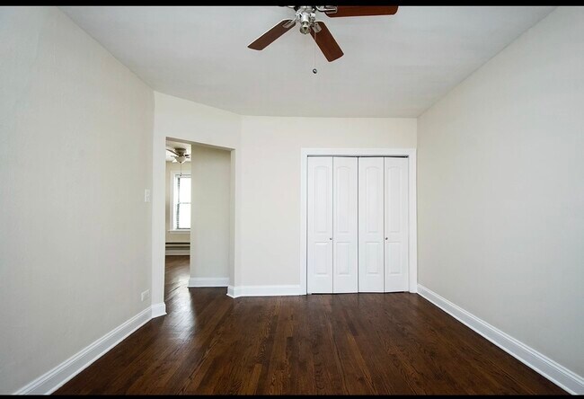 Building Photo - 3845 N Greenview Ave