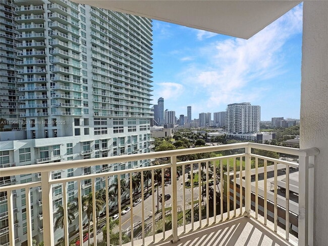 Building Photo - 2000 N Bayshore Dr