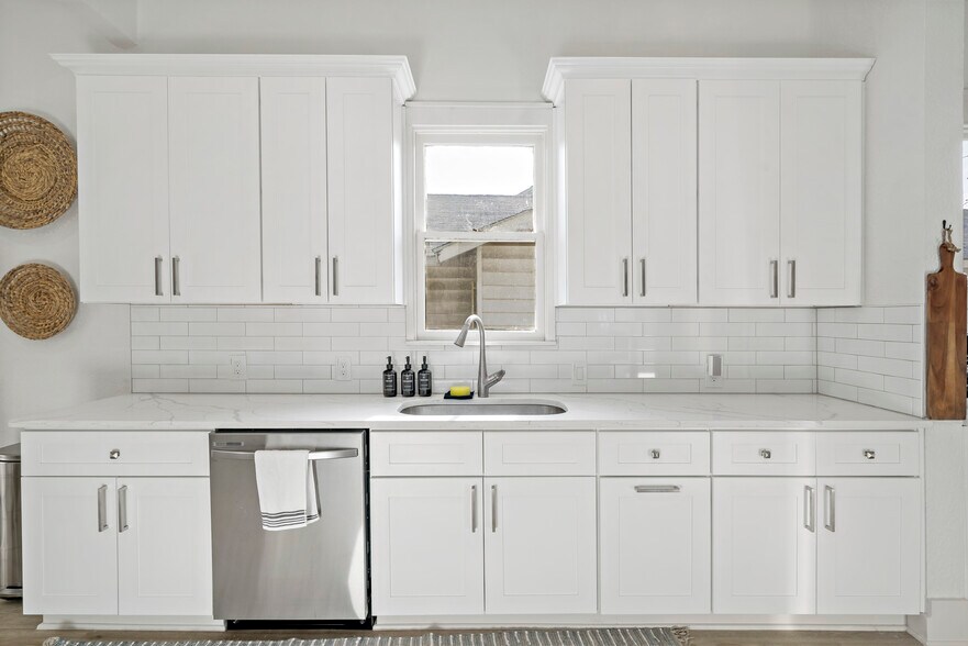 Building Photo - 506 E Evergreen St