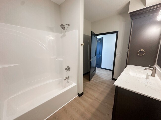 Building Photo - Beautiful 2 Bed, 2 Bath Apartment in PRIME location!  Furnished & Unfurnished Options Available!