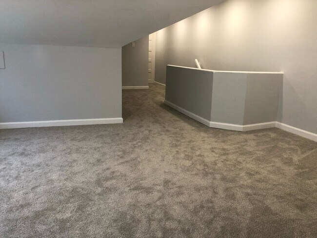 Building Photo - 4 bedroom 2.5 Bath Home in Emmaus