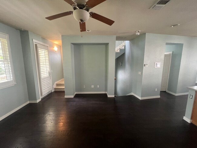 Building Photo - Beautiful 3 bed 3.5 bath Townhouse with A/C in Mountain View. Blocks from Downtown.