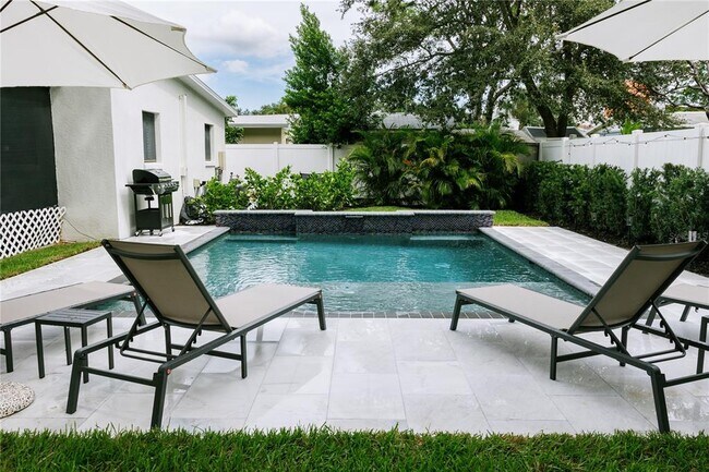 Building Photo - 4316 S Lois Ave