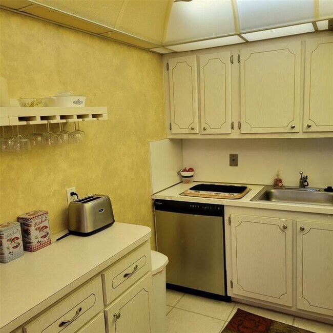 Building Photo - 351 Markham P