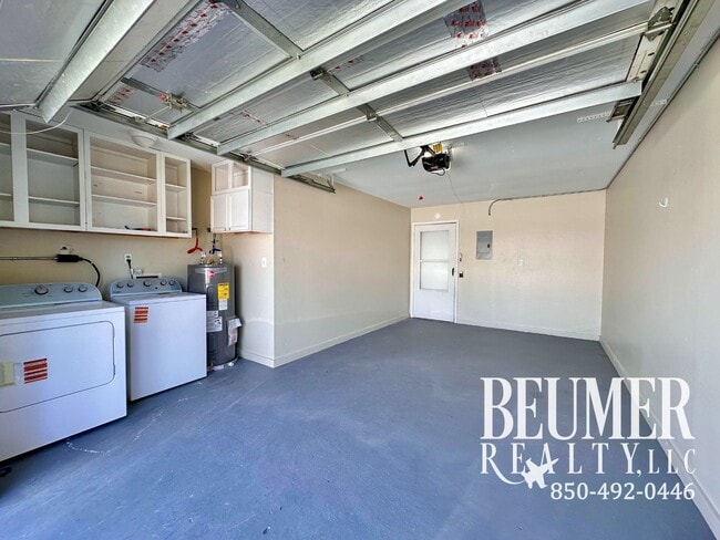Building Photo - Charming 2 bedroom, 2.5 bath townhome for rent in SW Pensacola!