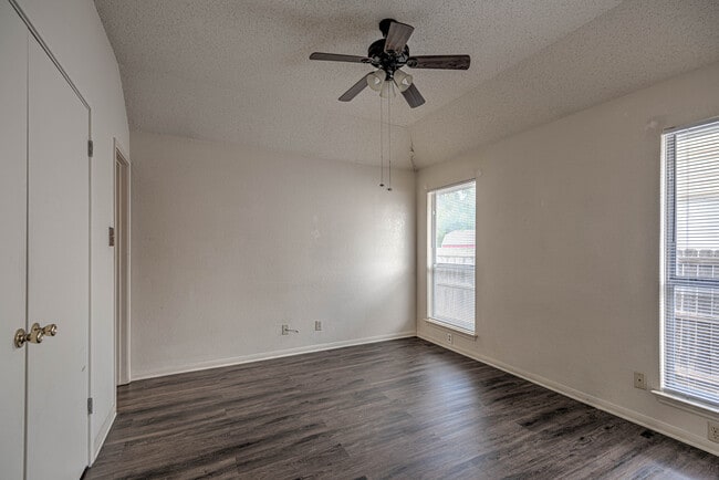 Building Photo - 2803 Willow Springs Rd