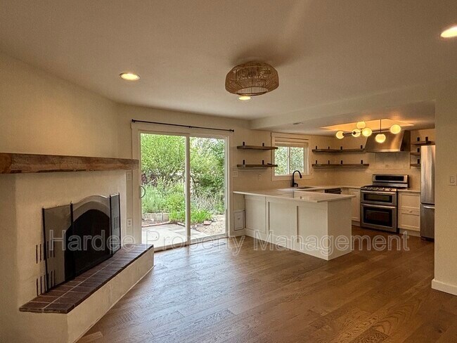 Building Photo - 3511 N Barberry Dr