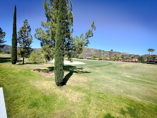 Building Photo - Bear Greek Villa Overlooking Golf Course!