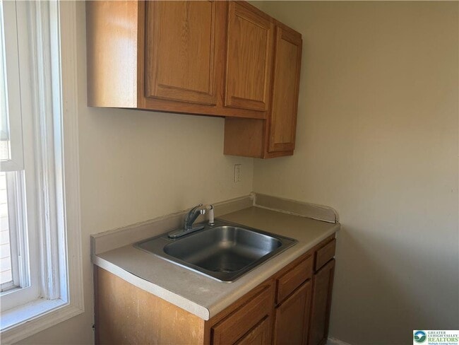 Building Photo - 1201 E 4th St