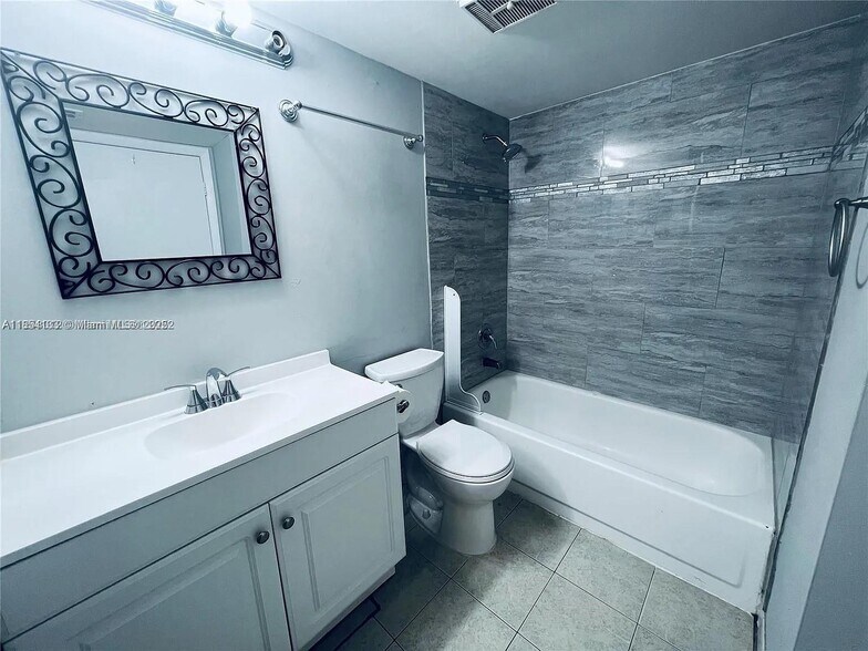 Building Photo - 1069 Coral Club Dr