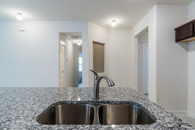 Building Photo - 40315 S Hill Pass