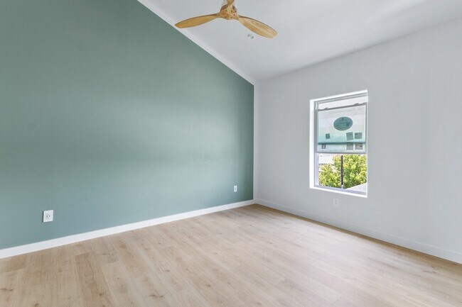 Building Photo - 1325 35th St