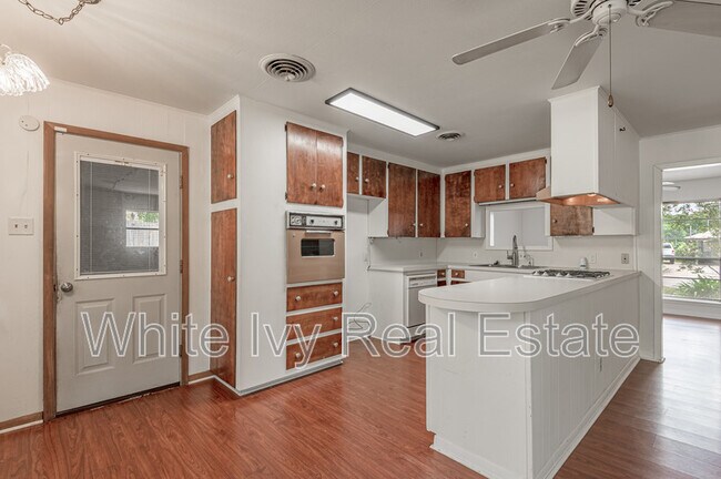 Building Photo - 2328 Ave N 1/2