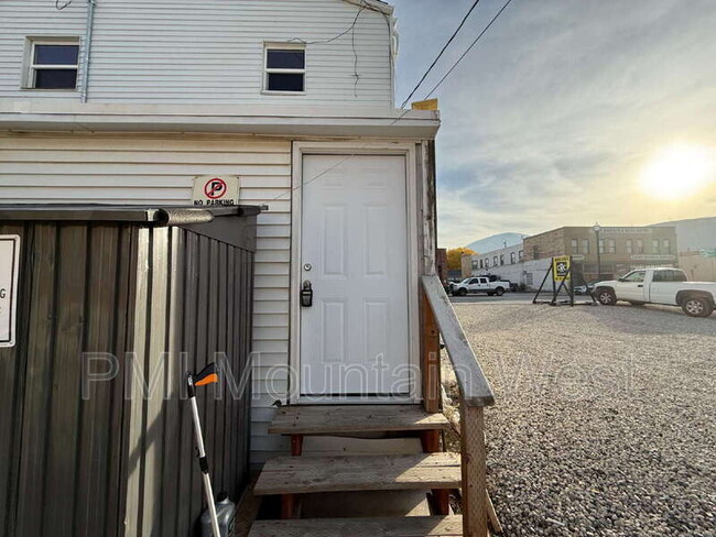 Building Photo - 9068 Main St