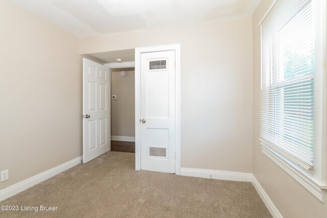 Building Photo - 2112 McCloskey Ave