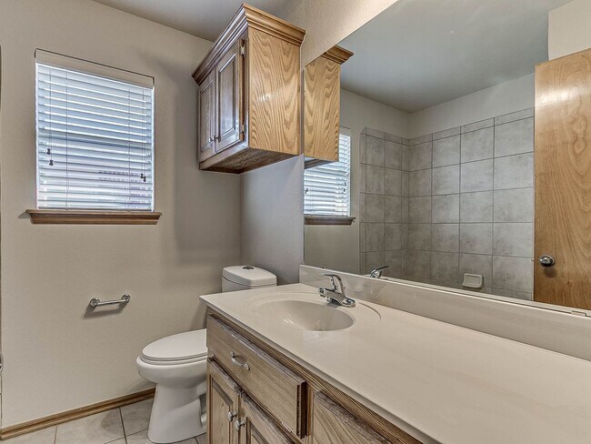 Building Photo - 4 Bed | 2 Bath | 2 Car Garage - Edmond Schools - North Hampton Addition