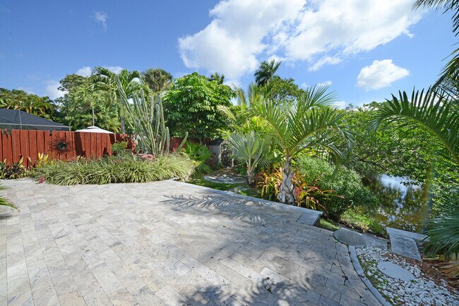 Building Photo - 3180 NW 6th Ave